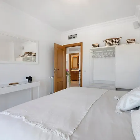 Sunny Paradise - Sea View Apartament *
